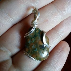 Simply elegant pendant